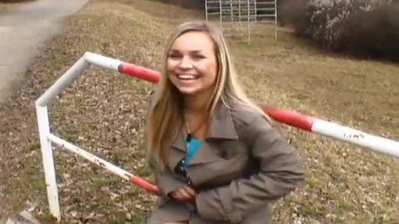 Sexy playgirl is getting her cunt screwed outdoors