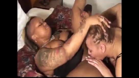 Black lesbian threesome goes extreme