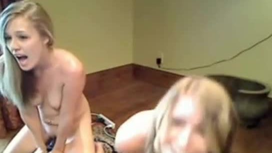 Two hot blonde webcam girls screaming orgasms on sybians