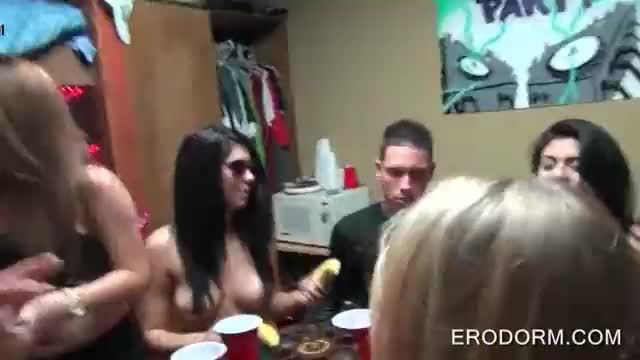 Amazing dorm poker game